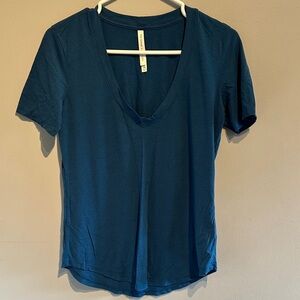 🌸The Group Babaton Teal V-Neck Short Sleeve Tee